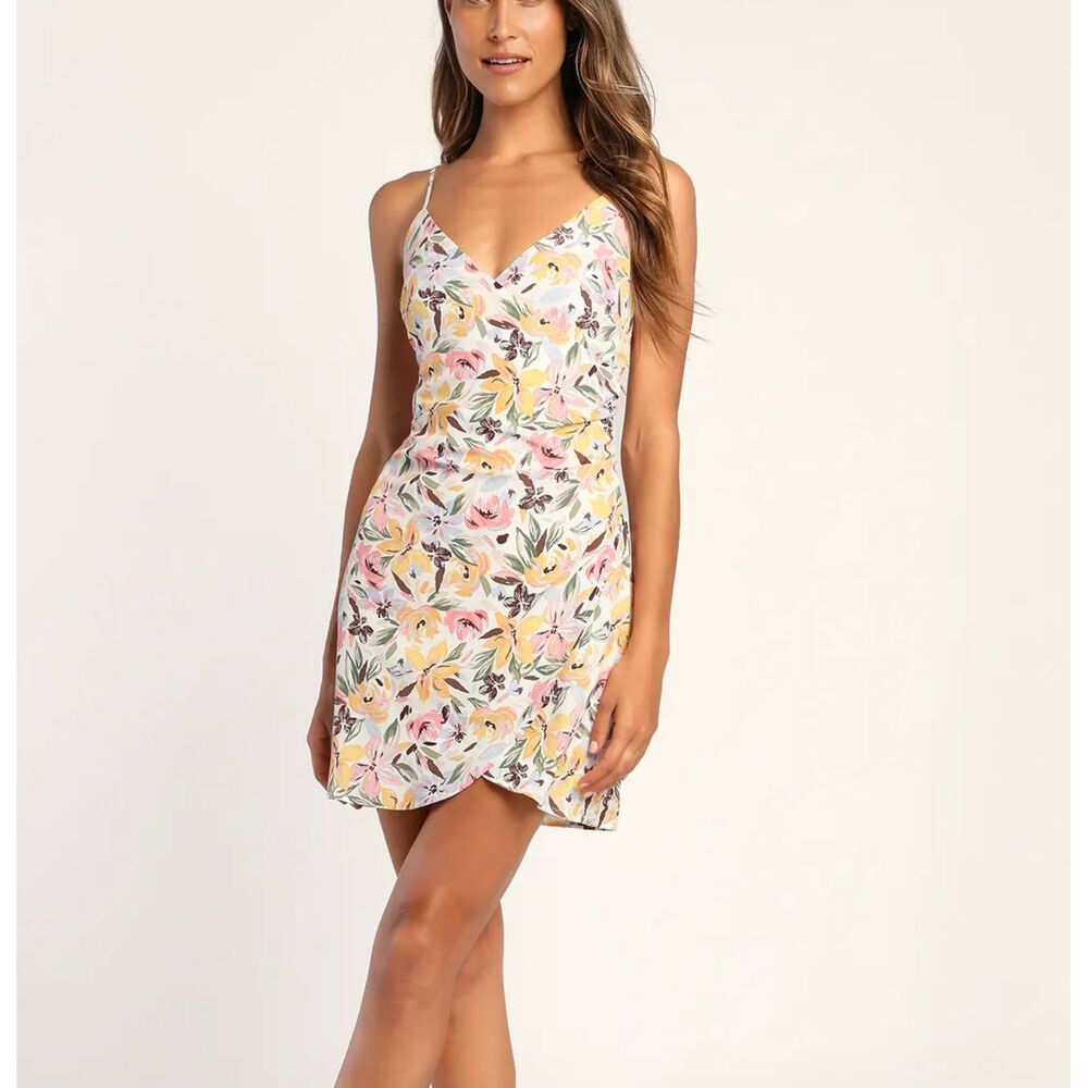 Lulu's Find Me in the Garden White Floral Print Tulip Mini Dress Size Large
